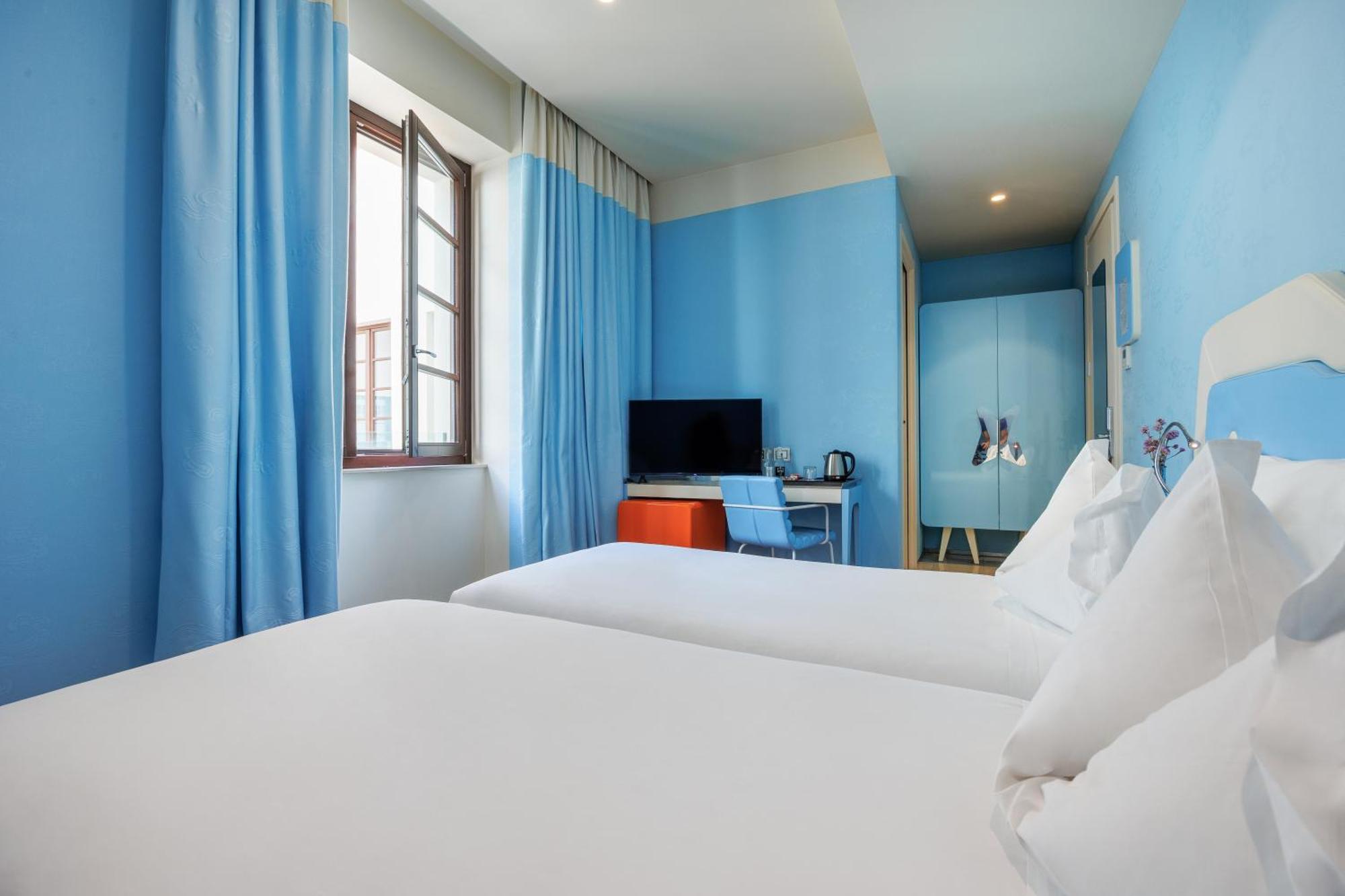 Jr Hotels Bari Grande Albergo Delle Nazioni Luaran gambar A room at the hotel