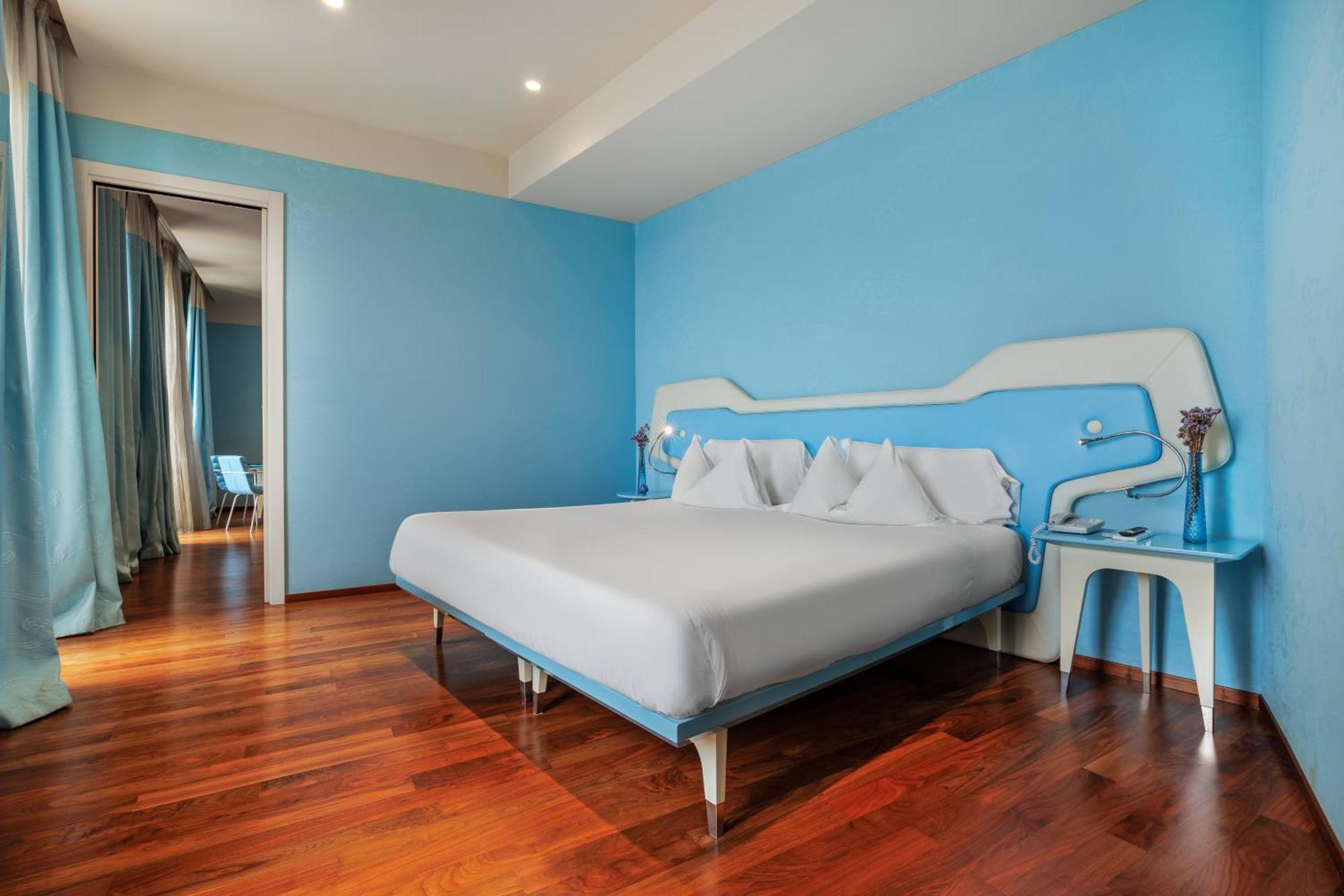 Jr Hotels Bari Grande Albergo Delle Nazioni Luaran gambar A room at the hotel