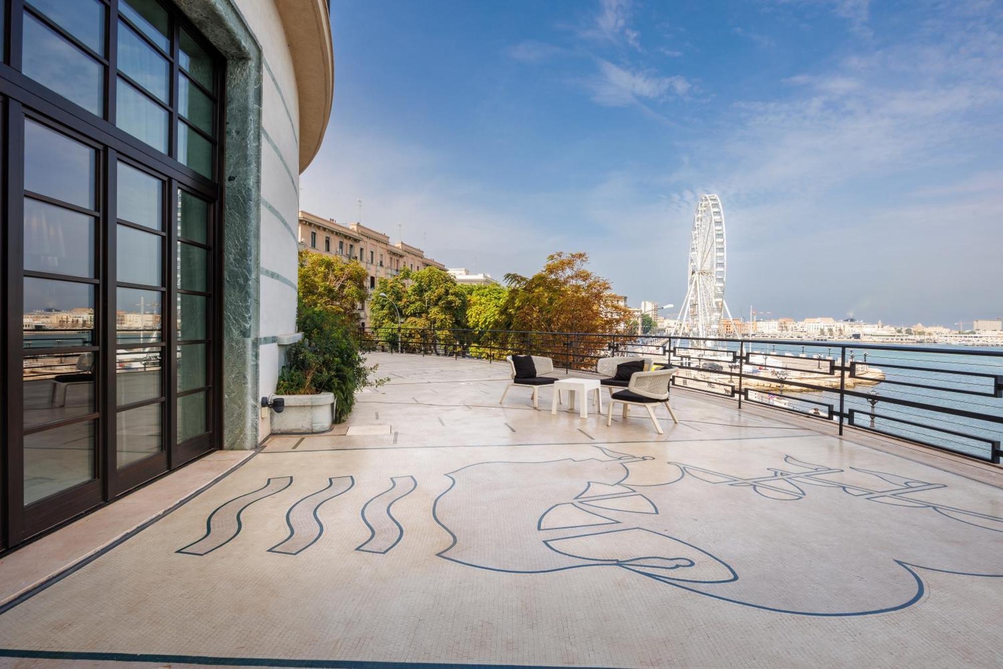 Jr Hotels Bari Grande Albergo Delle Nazioni Luaran gambar The terrace of the museum