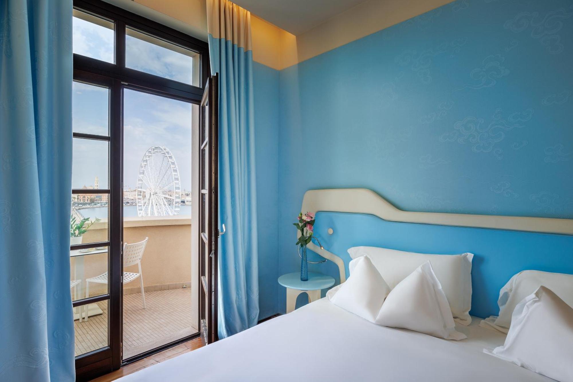Jr Hotels Bari Grande Albergo Delle Nazioni Luaran gambar A room at the hotel