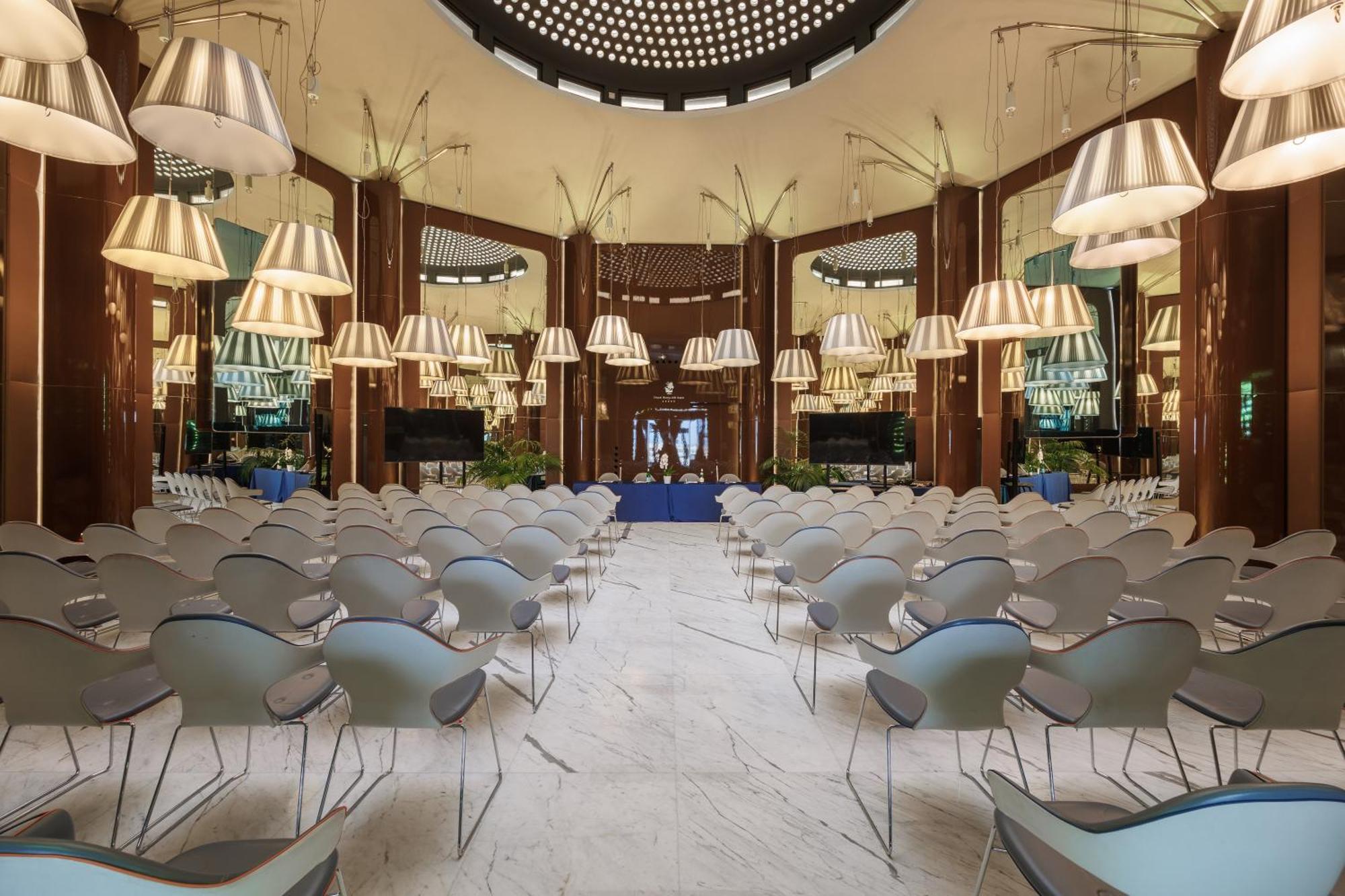 Jr Hotels Bari Grande Albergo Delle Nazioni Luaran gambar The interior of the hotel