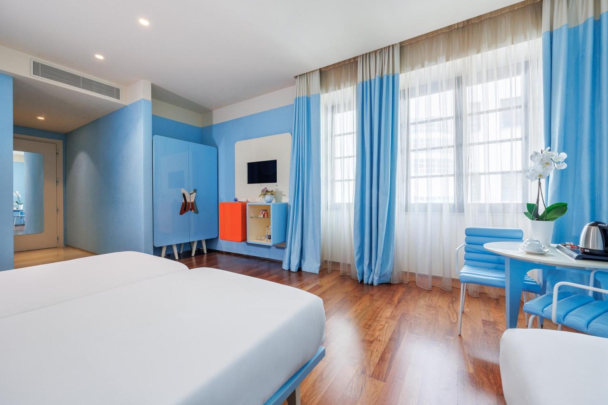 Jr Hotels Bari Grande Albergo Delle Nazioni Luaran gambar A room at the hotel