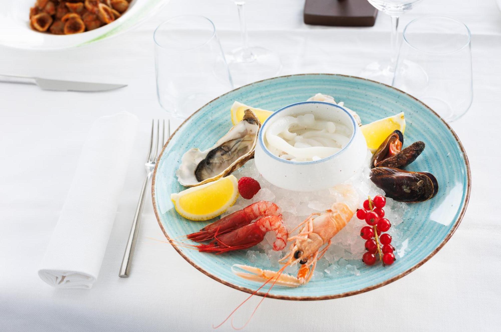Jr Hotels Bari Grande Albergo Delle Nazioni Luaran gambar Seafood on ice