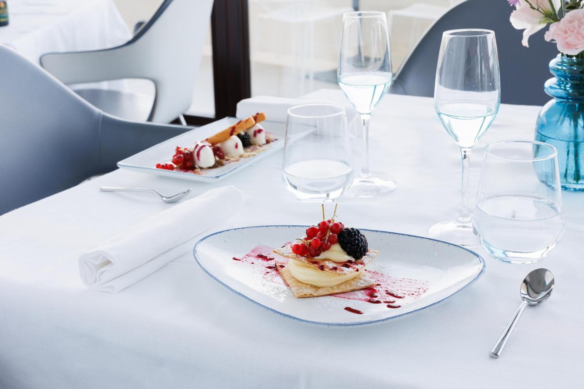 Jr Hotels Bari Grande Albergo Delle Nazioni Luaran gambar Tableware